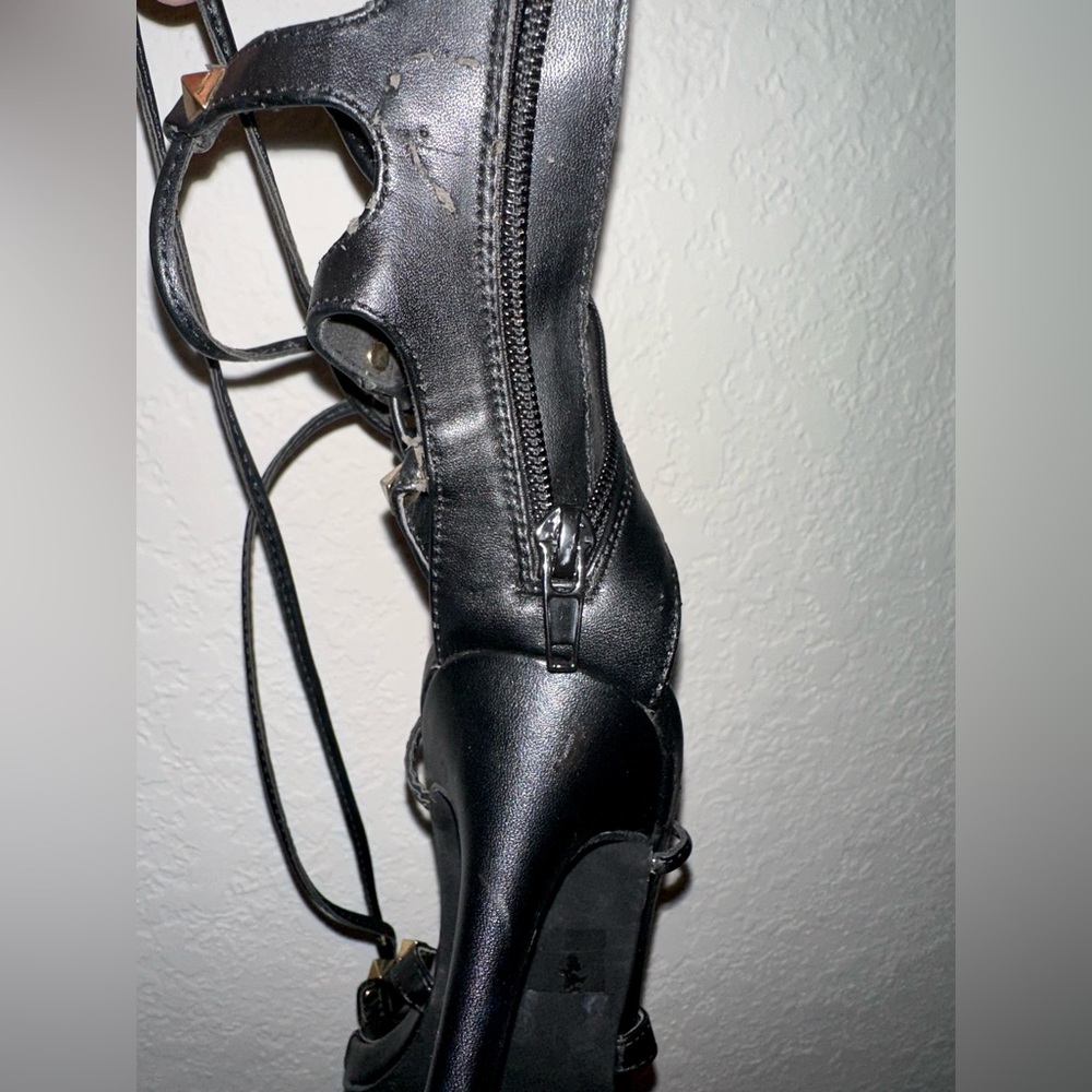 Size 8.5 heels - Picture 5 of 5